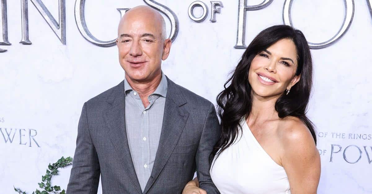 Jeff Bezos' Girlfriend Lauren Sanchez Plans To Go To Space In 2023