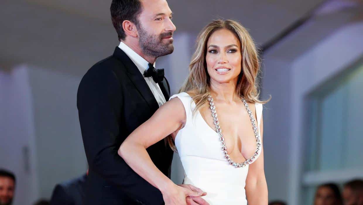 Ben Affleck and Jennifer Lopez make their rekindled romance official in  Venice - Independent.ie