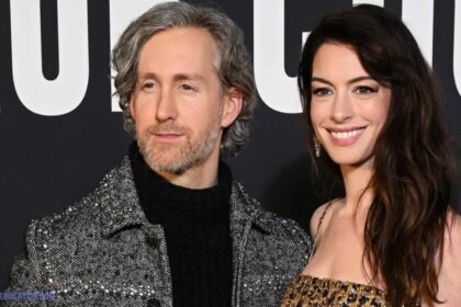 Anne Hathaway (R) and Adam Shulman attend the Valentino Haute Couture Spring Summer 2023 show as part of Paris Fashion Week on January 25, 2023 in Paris, France