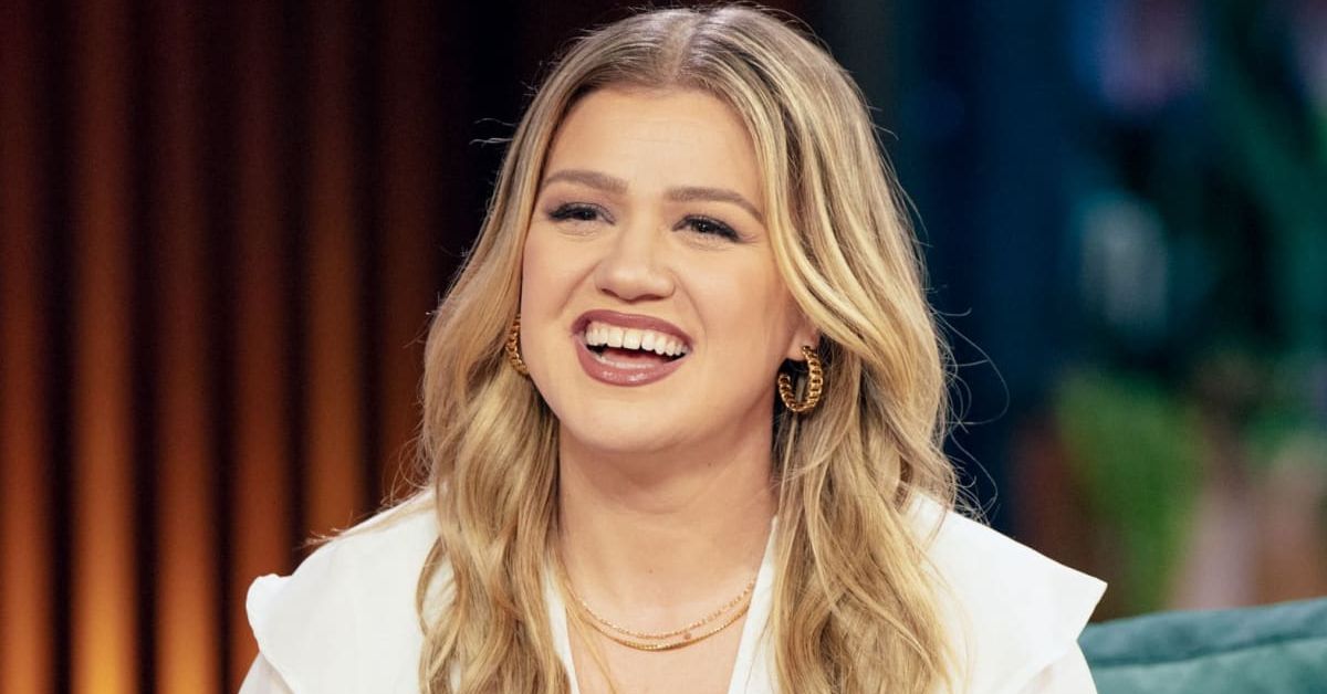 How Much Does Kelly Clarkson Weight?